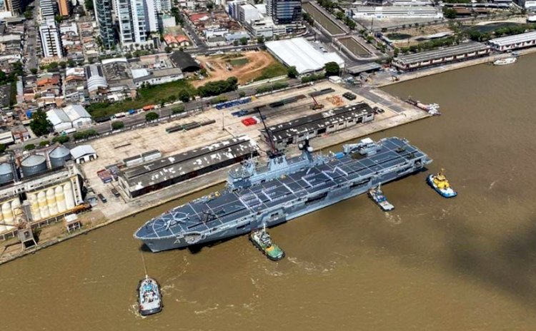 Maior navio de guerra da América Latina atracou pela primeira vez em Belém (PA)