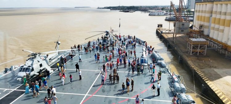 Maior navio de guerra da Marinha do Brasil recebe mais de 10 mil pessoas em Belém (PA)