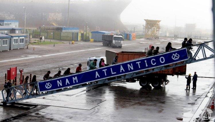 Marinha presta atendimentos de saúde a bordo de Navio-Aeródromo em Rio Grande (RS)